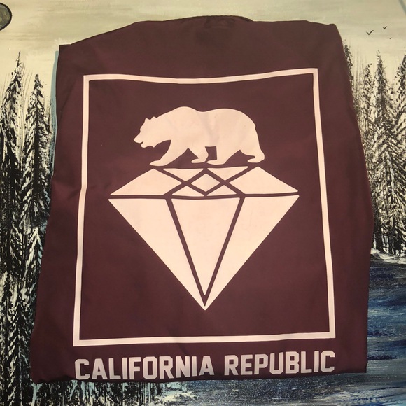 California Republic Red Windbreaker Medium - Picture 2 of 3